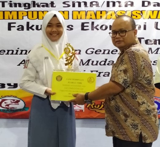 Alfina Rizki Abidah menjadi juara Madura Accounting and Tax Competition tingkat SMK